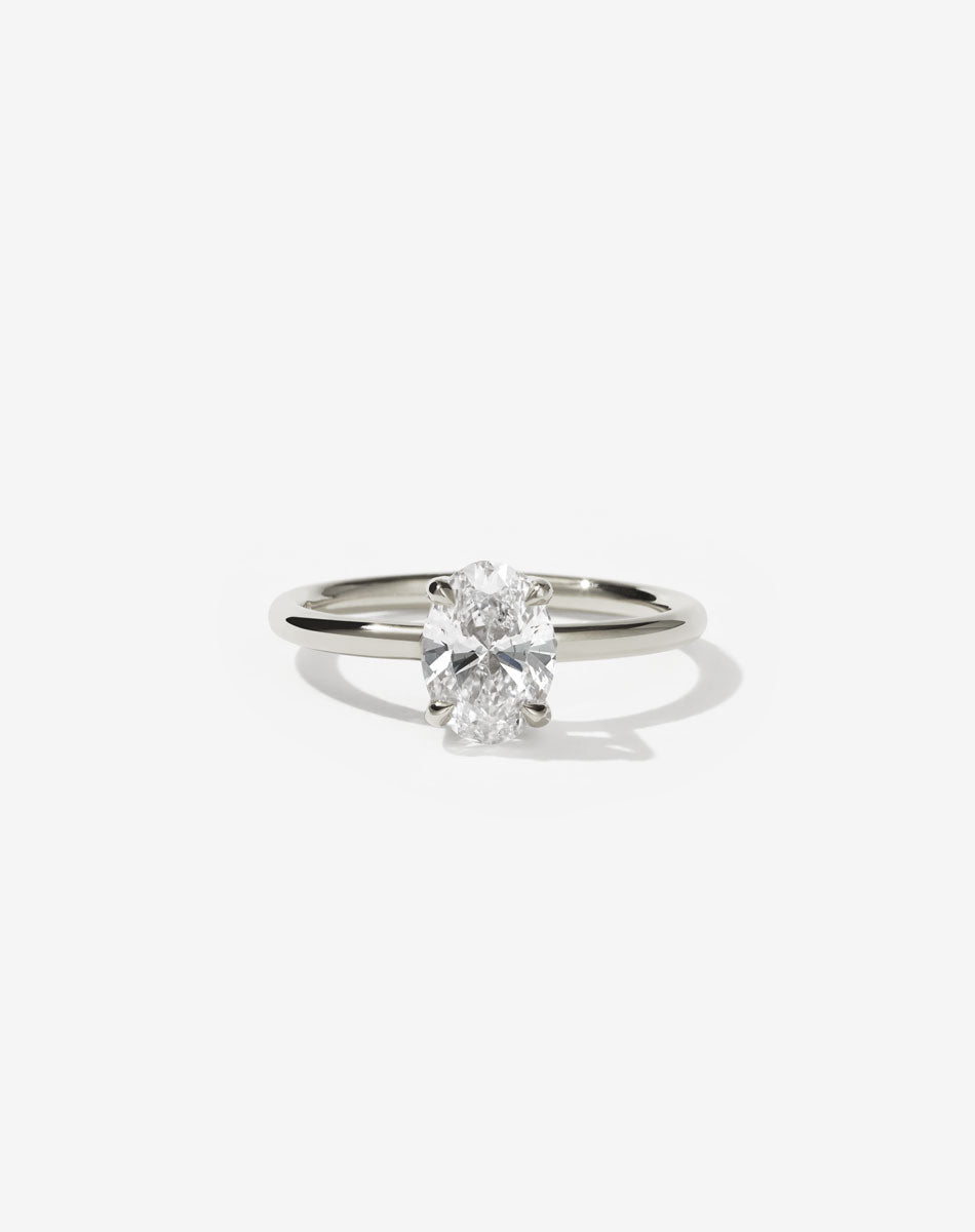 Oval diamond Solitaire Engagement Ring in 14ct white gold.