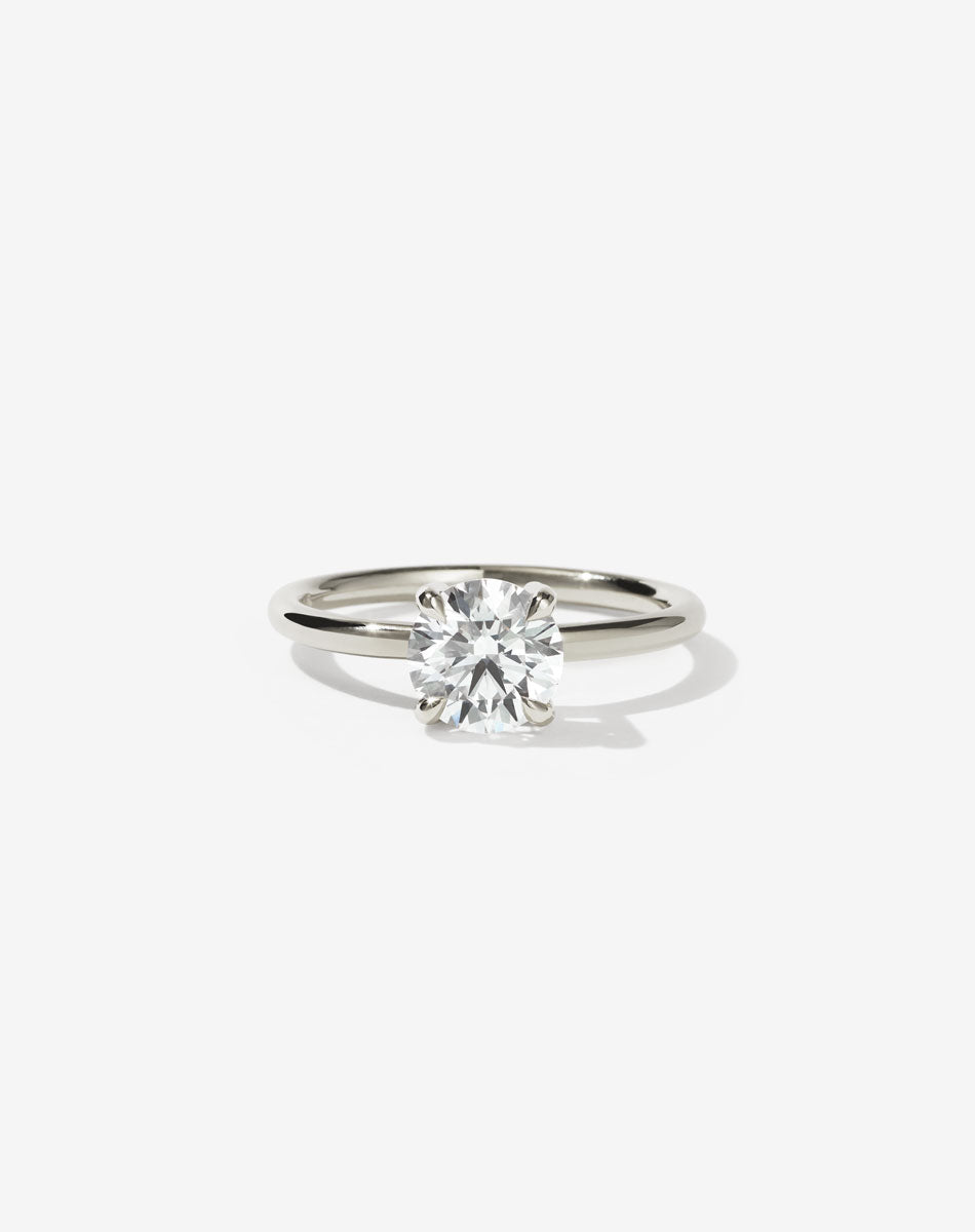 Round brilliant Diamond Solitaire Engagement ring in White Gold