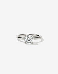 Round brilliant Diamond Solitaire Engagement ring in Platinum
