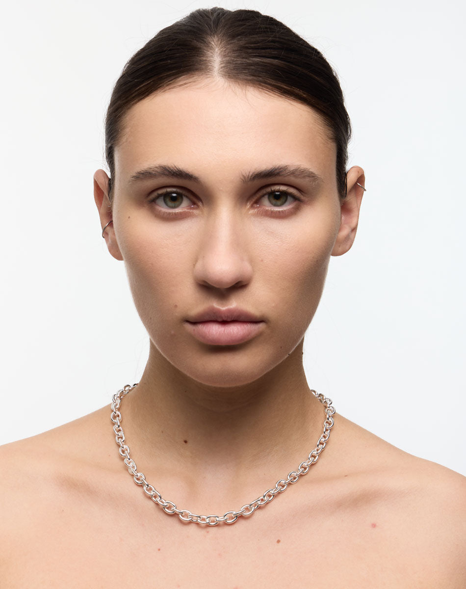 Woman wearing a bold silver cable chain necklace 