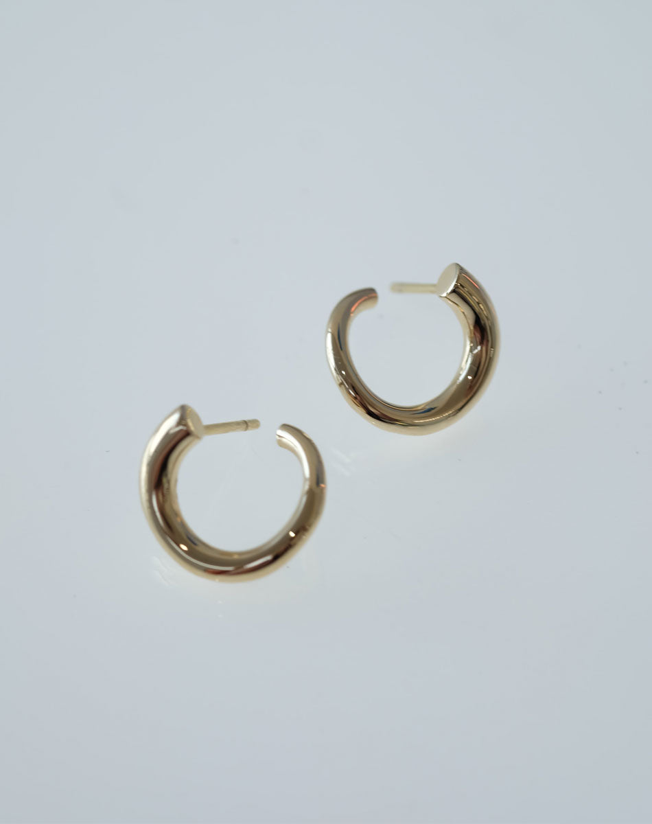 Wave Earrings Medium | 9ct Yellow Gold