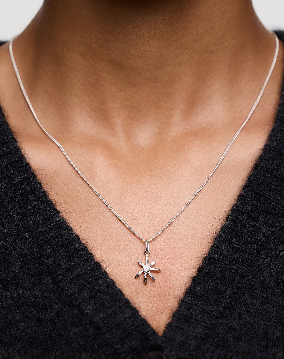 Daisy Charm Necklace | 9ct Yellow Gold