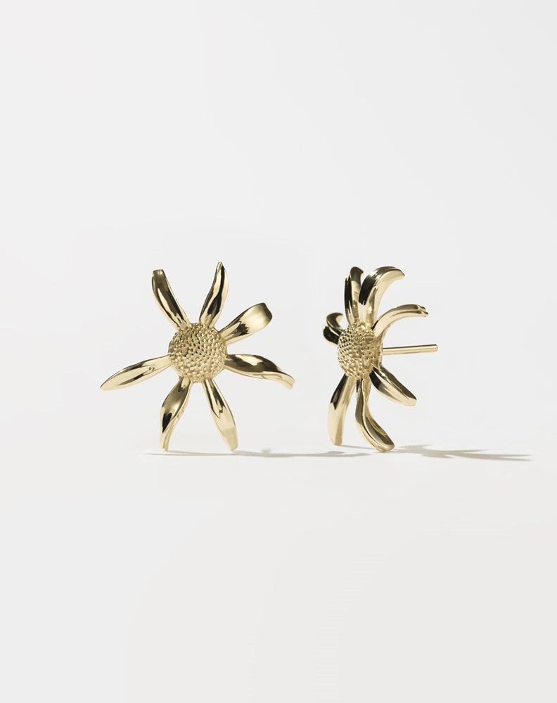 A pair of gold daisy earrings 