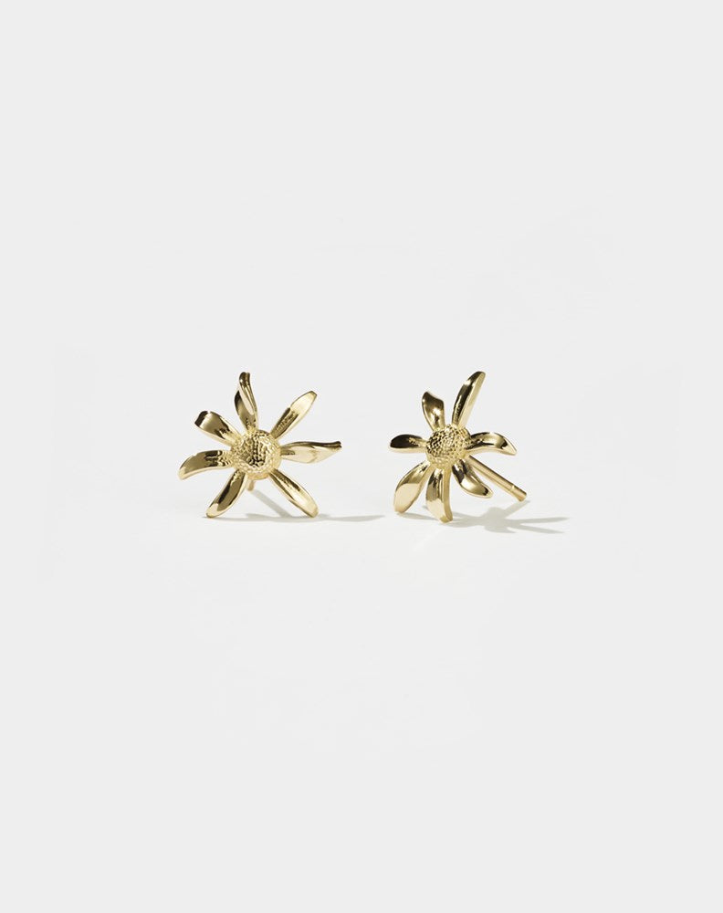 A pair of gold-plated daisy stud earrings