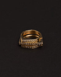 Meadowlark Jewellery’s architectural Geo Ring Flat in 9ct Yellow Gold, pave set with twelve round brilliant cut white diamonds atop a 1.5mm. A striking piece designed to be worn with the Geo Arc & Geo Point rings, or alone for a refined and minimal look. From the Dreams collection.
