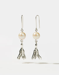 Meadowlark Jewellery’s refined Magda Pearl Earrings in Sterling Silver. An ethereal, bell-shaped flower charm suspended from a lustrous round, freshwater pearl – bringing an air of quiet luxury to any ensemble. Light-catching and dreamlike. From the Dreams collection.
