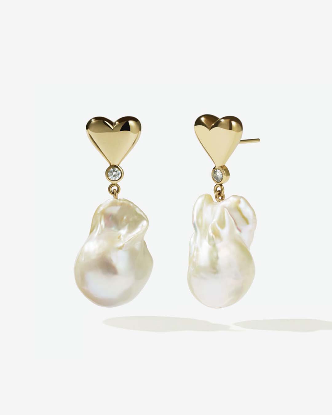 Juliette wears the Camille Pearl Earrings.