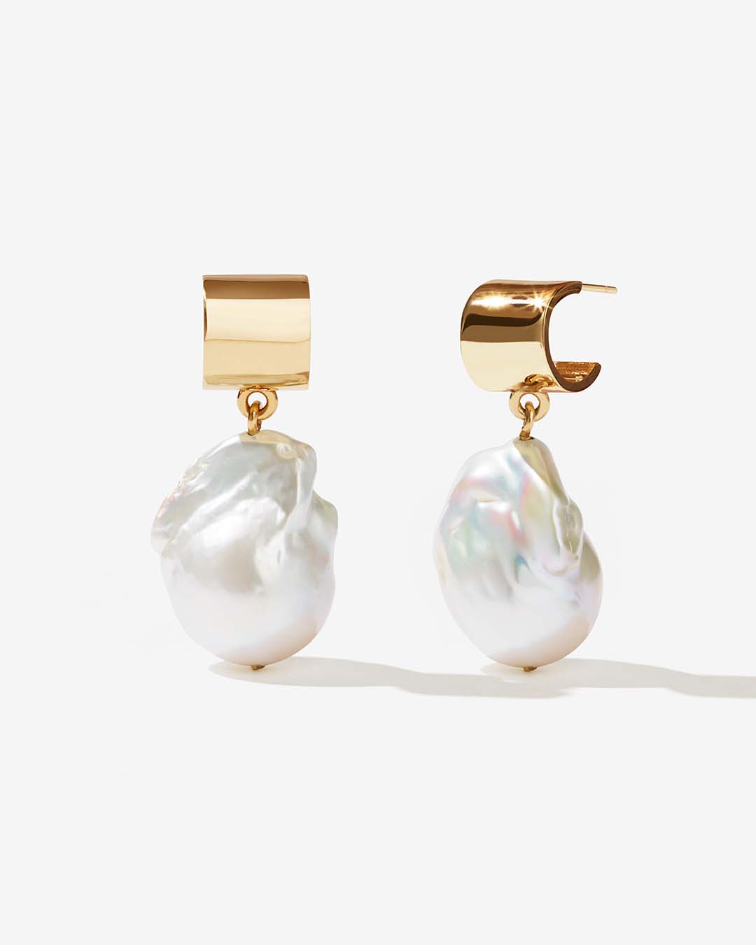 Sighle wears the Cuff Pearl Drop Earrings and Baroque Necklace Midi.