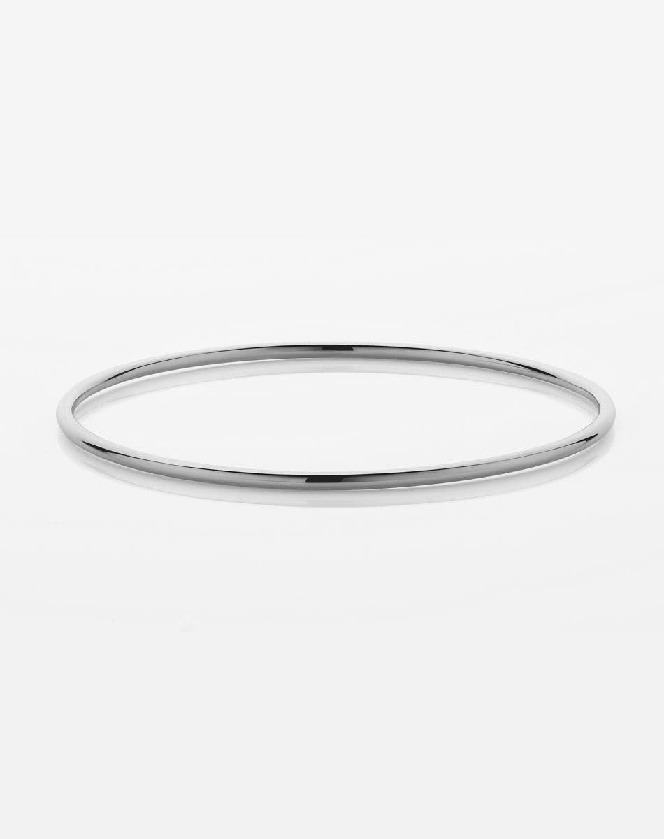 A simple round sterling silver bangle 