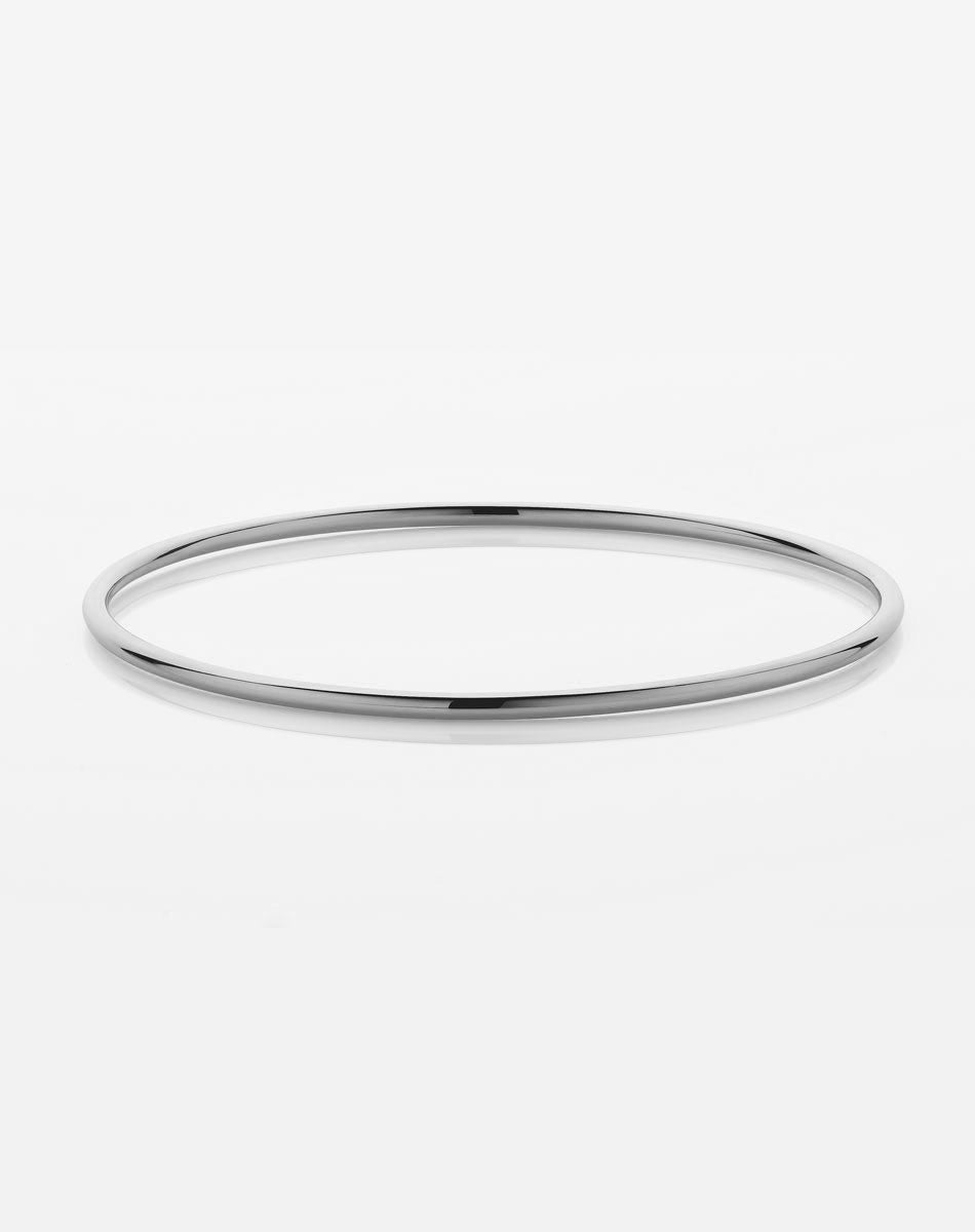 A simple round sterling silver bangle 