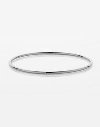 A simple round sterling silver bangle 