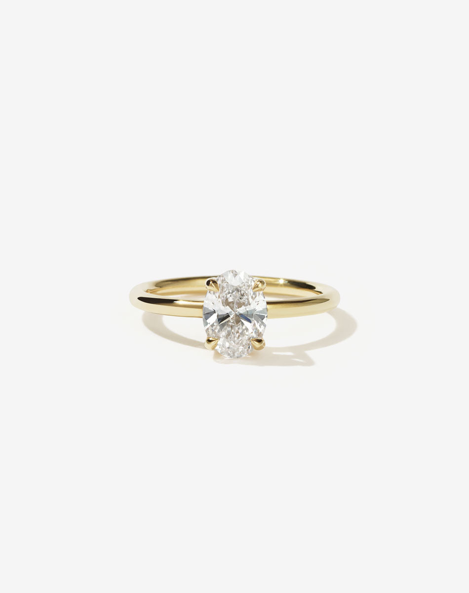 Oval diamond Solitaire Engagement Ring in 18ct yellow gold.