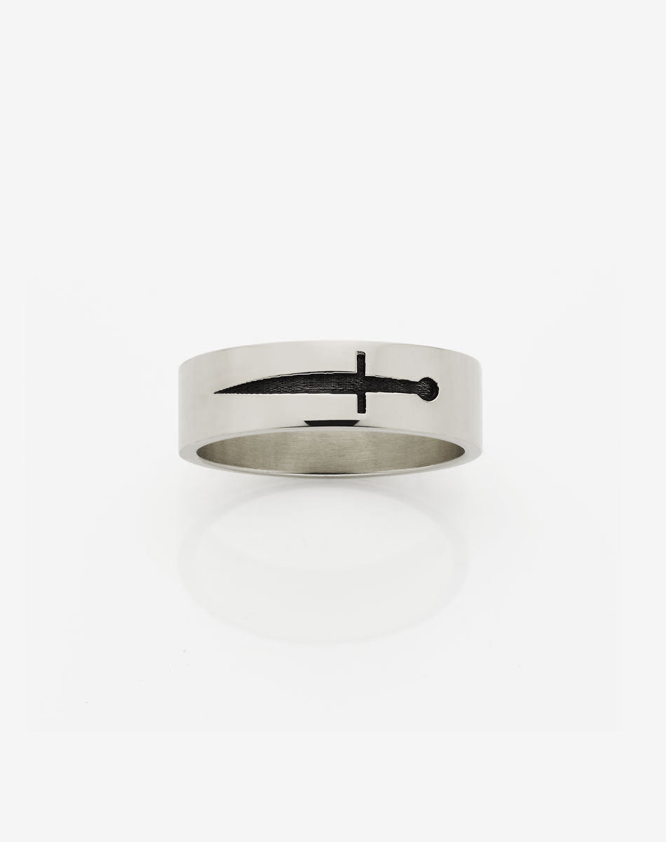 A 9ct white gold band ring with an etched dagger design, oxidised finish.