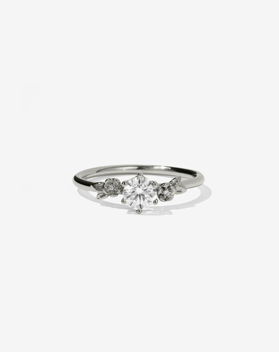 Floral Engagement Ring in white Gold with white diamond.